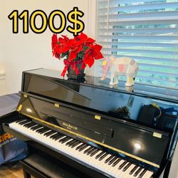 Hallet Davis Black Gloss Upright Piano-1100$