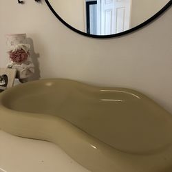 Keekaroo Peanut Changing Table 