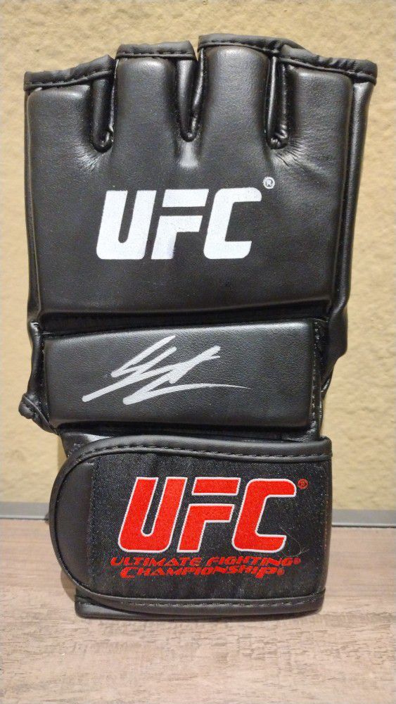UFC Glove signed Donald Ceronne w/ COA NEW