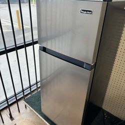 Magic Chef Refrigerator 