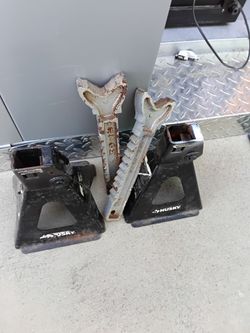 Husky Jack Stands Pair with Wrenches