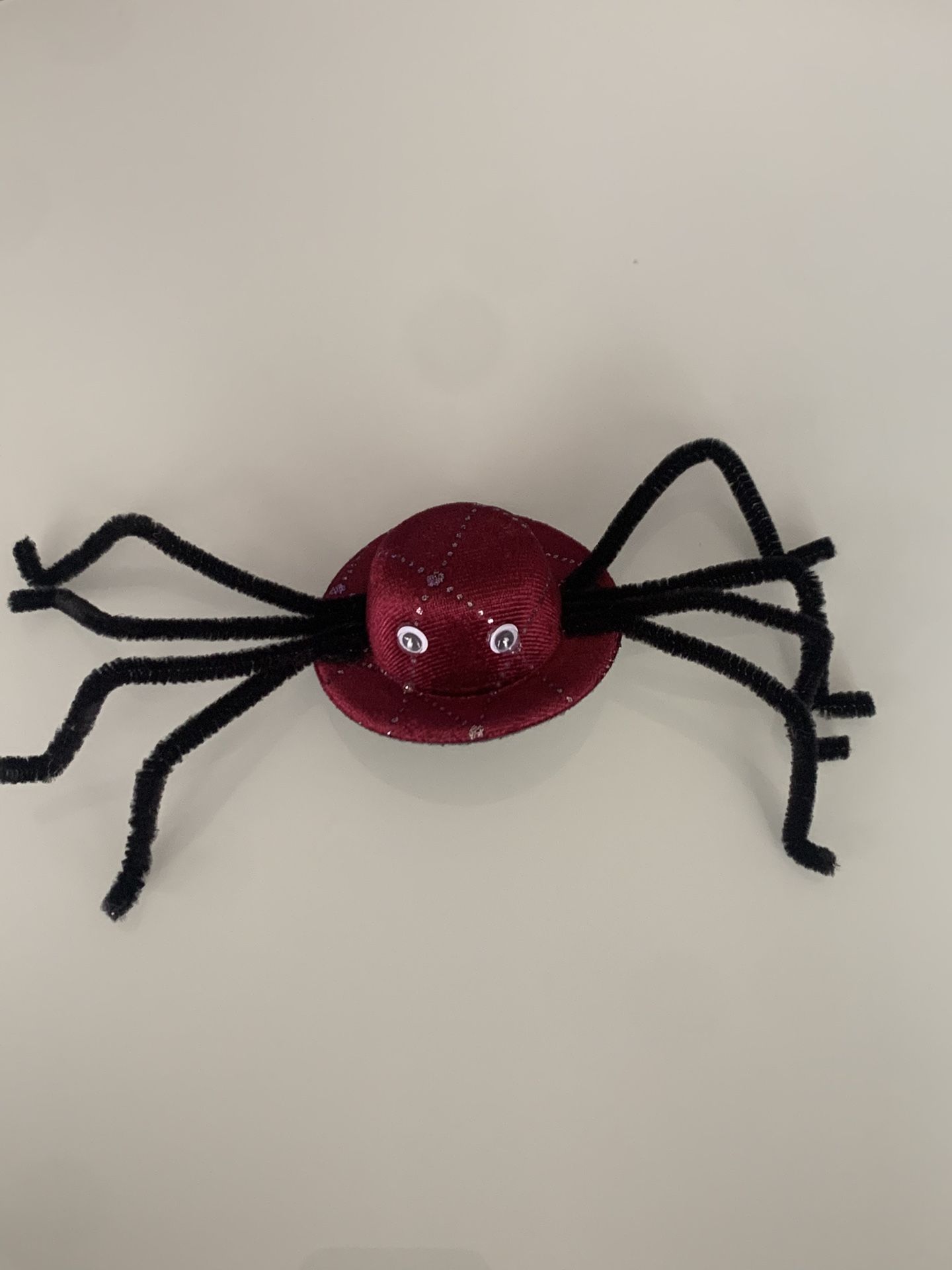 2 spider-style hair clips