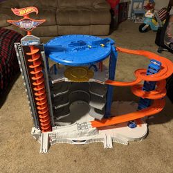 Hot Wheels Race Car Track for Sale in Library PA OfferUp