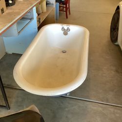 Cast Iron Tub  With Porcelain Finish 
