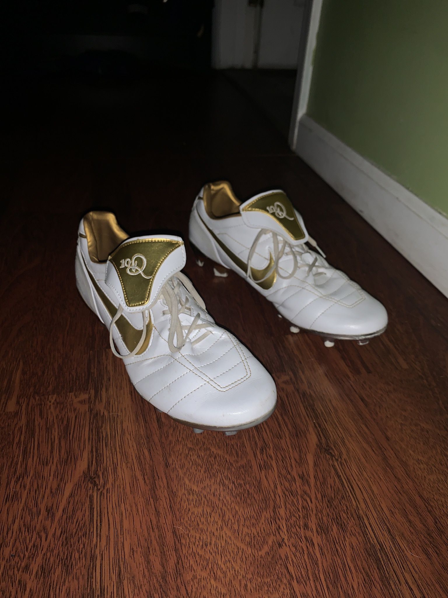 lead architect Part Nike Tiempo Ronaldinho (R10) Limited Edition Soccer Cleats for Sale in  Yonkers, NY - OfferUp