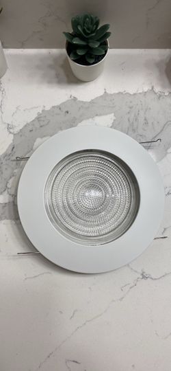 Recessed Ceiling Light Trim with Lens