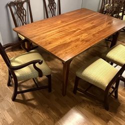 For Sale: Exquisite Wright Table Company Chippendale Style Dining Set - Table & 6 Chairs.