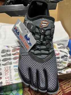 Brand New Never Worn Men 11.5 FILA SKELE-TOES