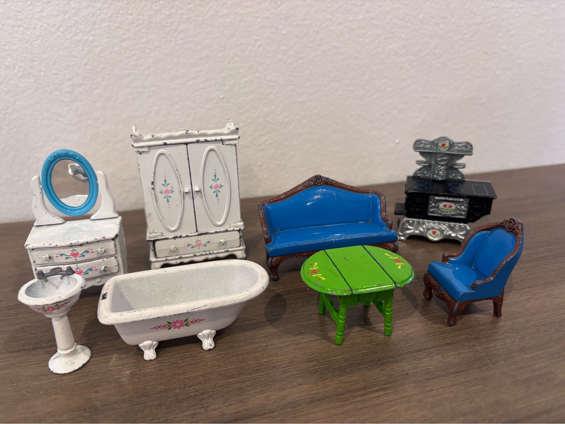 VINTAGE MATTEL THE LITTLES 1980 DOLL HOUSE Metal furniture