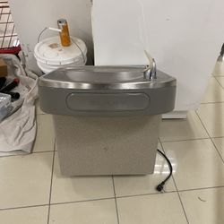 Elkay Wall mounted Water fountain