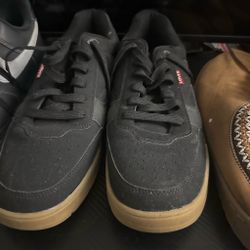 Levi's Low-Top Sneakers Black Suede Gum Sole