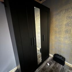Wardrobe storage