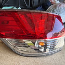 2013-2016 Nissan Pathfinder Left Driver Outer Tail Light LAM 949 681
