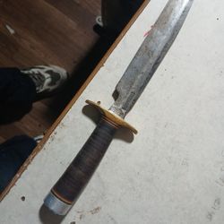 Randall Made Knives Model 1-8: This WWII-era dagger 