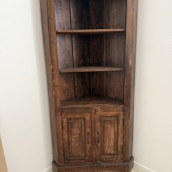 2 Decorate Coner Cabinets