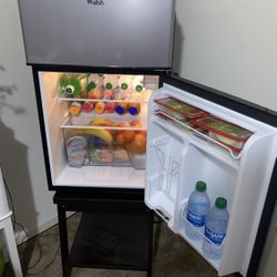 Mini Fridge With Freezer 