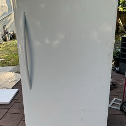 FRIGIDAIRE Stand Freezer