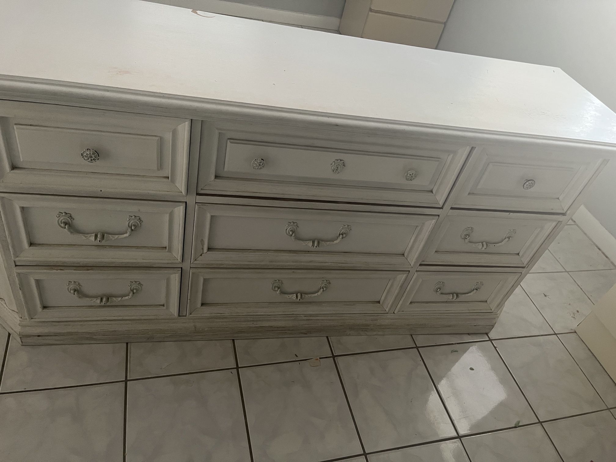 Dresser