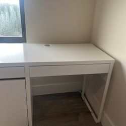 Desk & Chair 