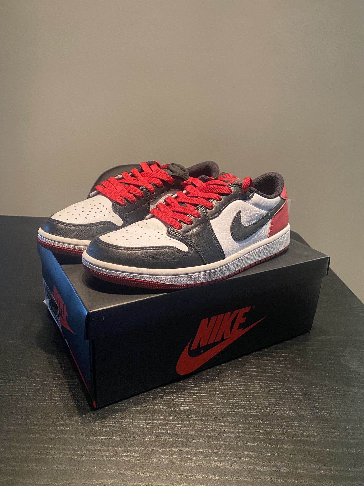 Air Jordan 1 Retro Low OG 'Black Toe'