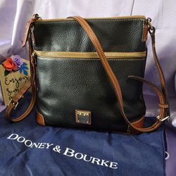 EUC Dooney & Bourke Pebble Grain Leather Crossbody Bag Purse and Dustbag