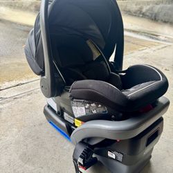 Graco Car seat & Base. Snugride Snuglock 35