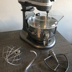 Kitchenaid 6qt Stand Mixer for Sale in Mesa, AZ - OfferUp