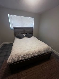 Great deal! Selling a queen-size bed in good condition for only $100. Includes: