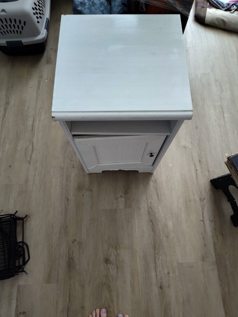 bedside/end table$5