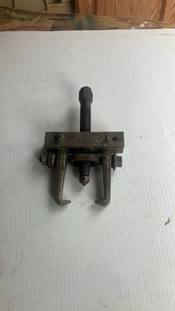 Gear puller