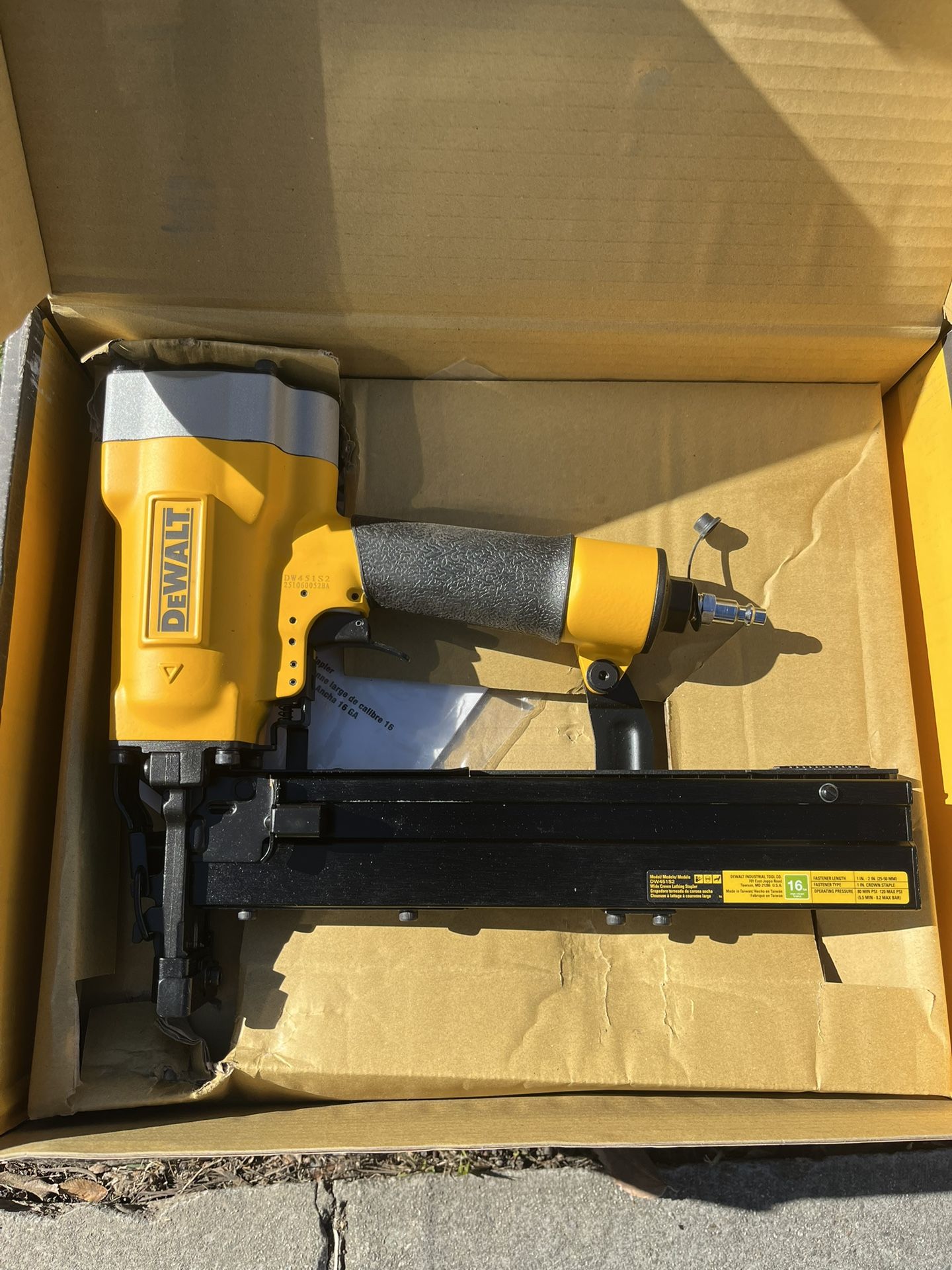Dewalt Crown Stapler 1”