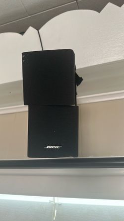 2 bose cube speakers