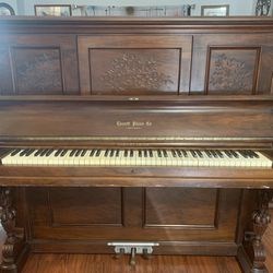 Everett Piano Co. Cabinet piano 