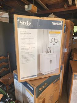24 Inch Vanity NEW IN BOX