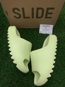 Yeezy Slides “Green Glow”✅