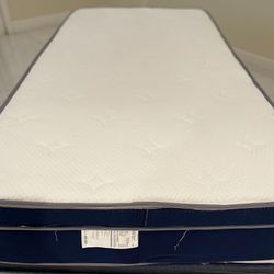 New Twin Hybrid Mattress With Colling Gel $200