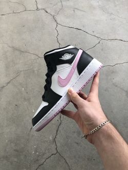 Jordan 1 Mid Arctic Pink