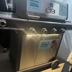Charbroil Commercial Series 4-Burner Grill and Griddle Combo