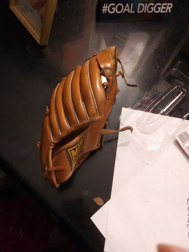 Baseball glove