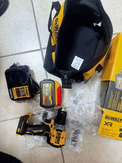 DeWalt 20V MAX 1/2 Inch Hammer Drill Kit