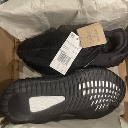 Yeezy 350 - Black