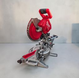 Milwaukee
M18 FUEL 12" Sliding Miter Saw +battery & Charger (sierra)