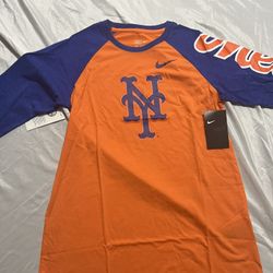 Woman’s Mets Shirt 