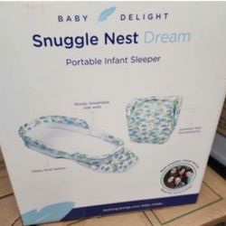 Snuggle nest Portable Bassinet 