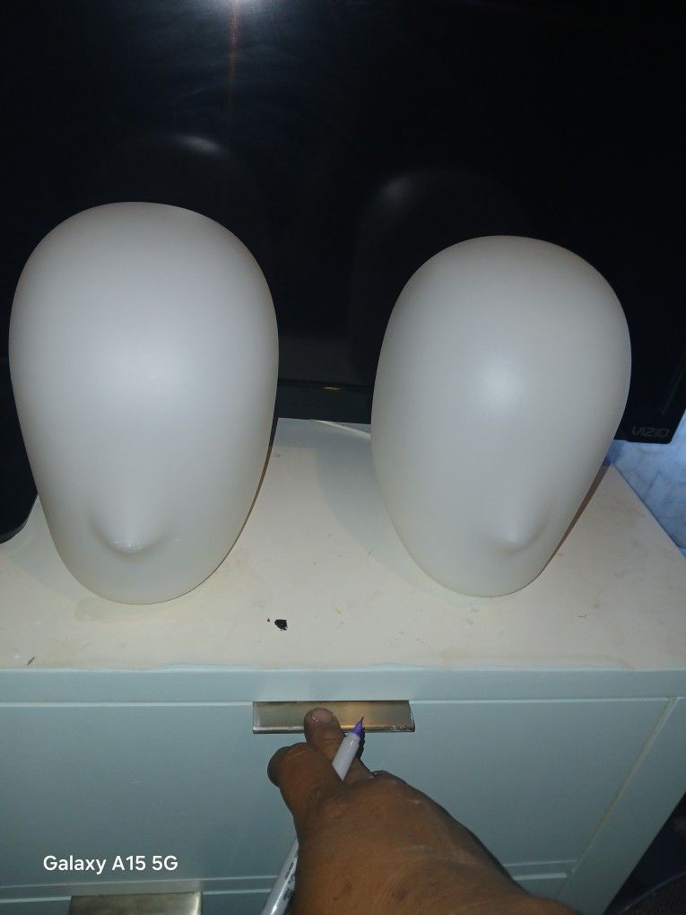 2 luces con forma de cabeza de humano tiene diferentes colores, están perfectas condiciones.