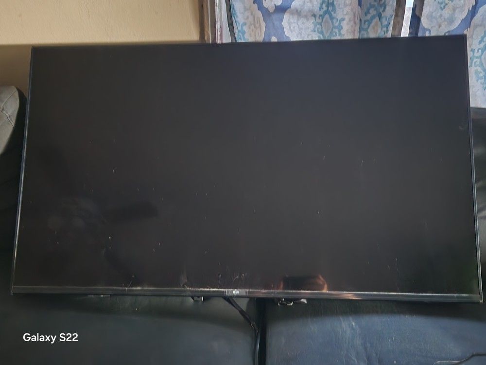LG TV 48"