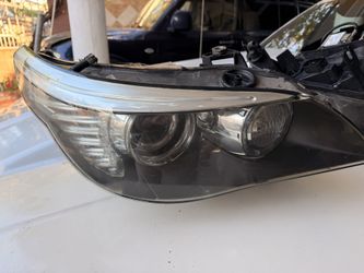BMW 5-Series E60 OEM HID Xenon Headlight Pair