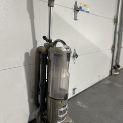 Upright Vacuum 