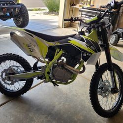 Brand New 230CC DIRT BIKE 