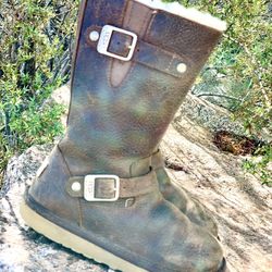 UGG BOOTS-YOUTH SIZE 13